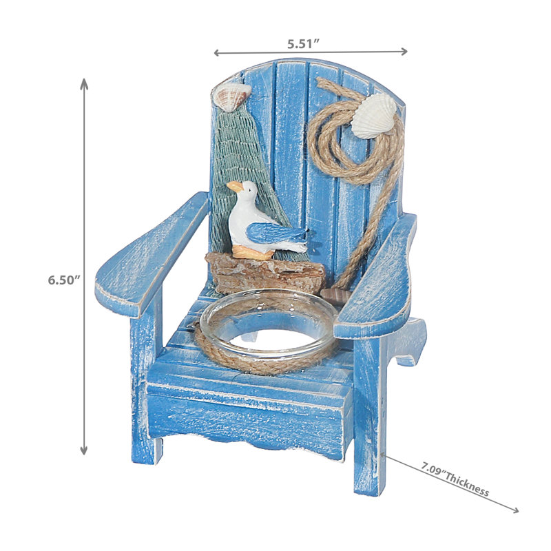 Chaise en bois avec bougeoir bleu