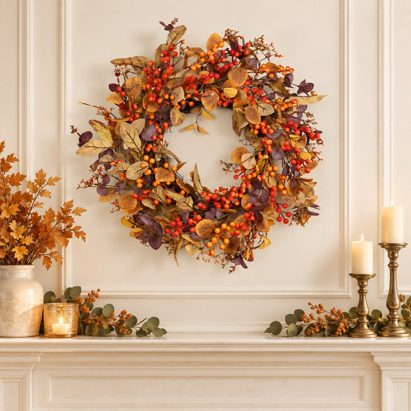 Couronne d'automne artificielle de 61 cm (24 po) avec baies et feuilles d'eucalyptus mélangées, style champêtre, pour la décoration de porte d'entrée et de maison à l'occasion de Thanksgiving.