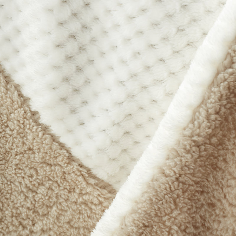 Cosy Larsson Geo Fleece Blanket Throw, Natural