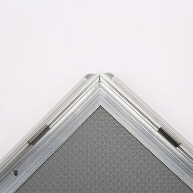 Porte-affiche M&T Affiche Snap, 30 po x 40 po, Argent argent