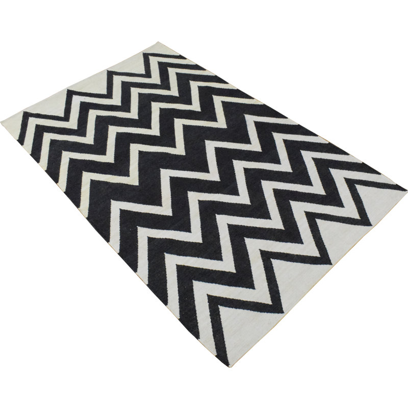 Solley Chevron Indoor / Outdoor Rug, Rectangle 5'1" x 7'11"