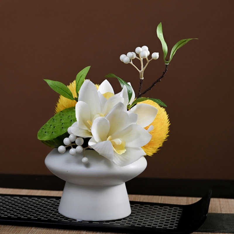 Décoration de fleurs simulées