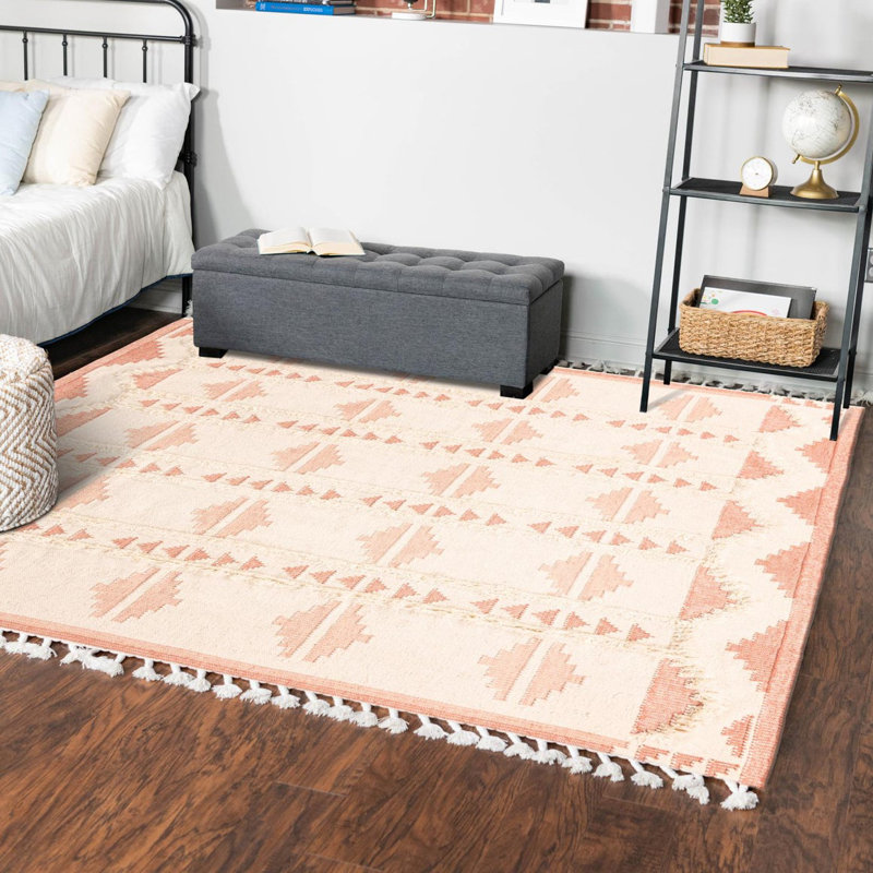 Tapis géométrique en laine tissé à plat à la main Eylin - rose et blanc, Carré 8 pi 1 po