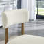 De 2 chaises d'appoint de salle à manger en chêne noyer avec tissu beige, dossier ouvert, hauteur de siège de 19 po, largeur de 20 po, profondeur, dossier de 22 po, produit de 33 po, poids de 29 lb, paquet de 36