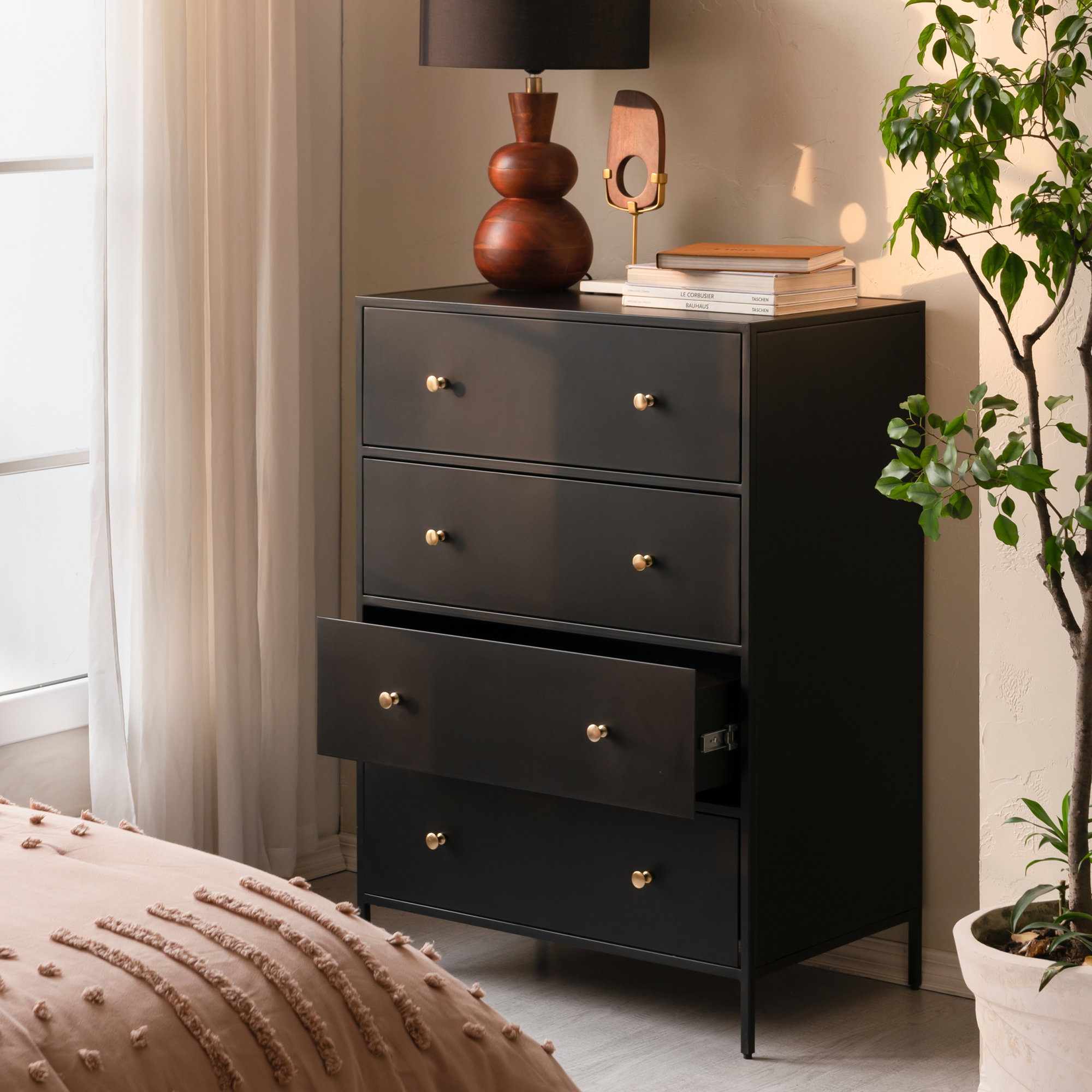 Springer 4 - Drawer Dresser