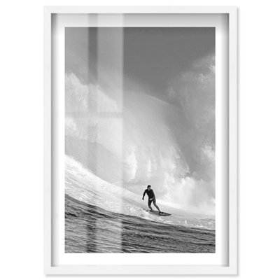 David Fleetham - Surfer at Peahi Shadowbox Print, impression d'art par Notoriart, cadre blanc, 21 x 31