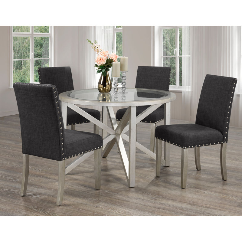 Ensemble repas pour quatre personnes