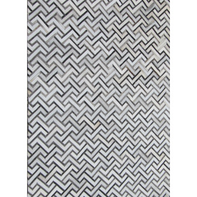 Area Cowhide Chevron Area Rug in Gray/Black