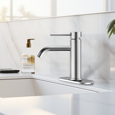 Single-handle Bathroom Faucet with Drain Assembly