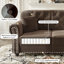 4 velours brun de style Mid-Century moderne, garniture cloutée, bouton, enroulé et cadre pour un confort à long terme