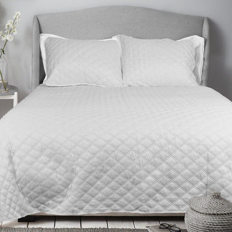 Iosten Modern & Contemporary Polyester Quilt, Twin Quilt + 1 Sham, White