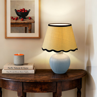 Lampe de table 12,9 "en céramique bleue avec abat-jour en rotin réglable, ampoule incluse