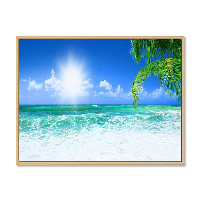 «Beautiful Beach with Bright Sun» - photographie sur toile, Érable encadré, H 35 po x l 45 po x P 1,5 po