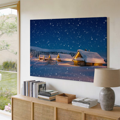 Toile, "Un paysage d'hiver serein au crépuscule" avec une rangée de cabines en bois confortables