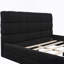 Grand lit plateforme tapissier-131270815