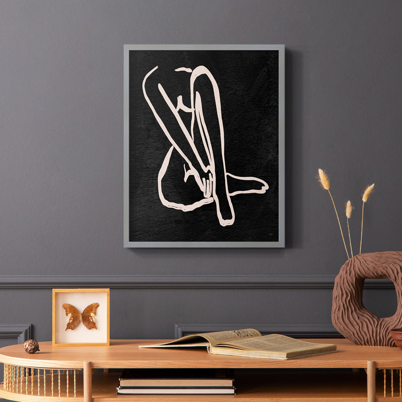 Figurine en noir, reproduction encadrée I, H 20 po x l 16 po, Brun