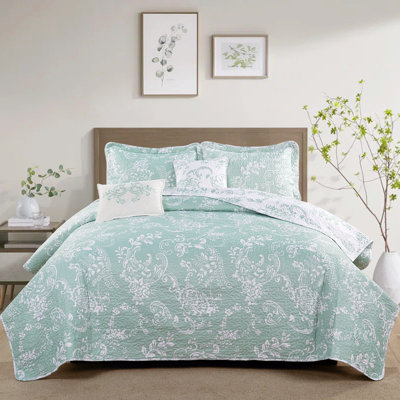 Polyester Floral Quilt with Pillow Shams Included