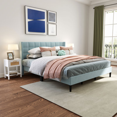 Ensemble de chambre à coucher 3 pièces avec lit plateforme Rowlands, tête de lit tapissier en tissu et lattes de bois
