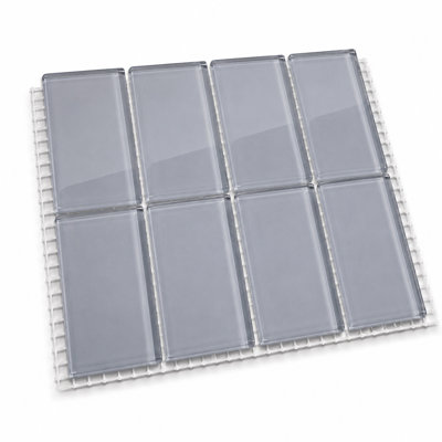 Carreau de mosaïque en verre nickelé avec dosseret gris et dosseret gris mat - 1 pied carré