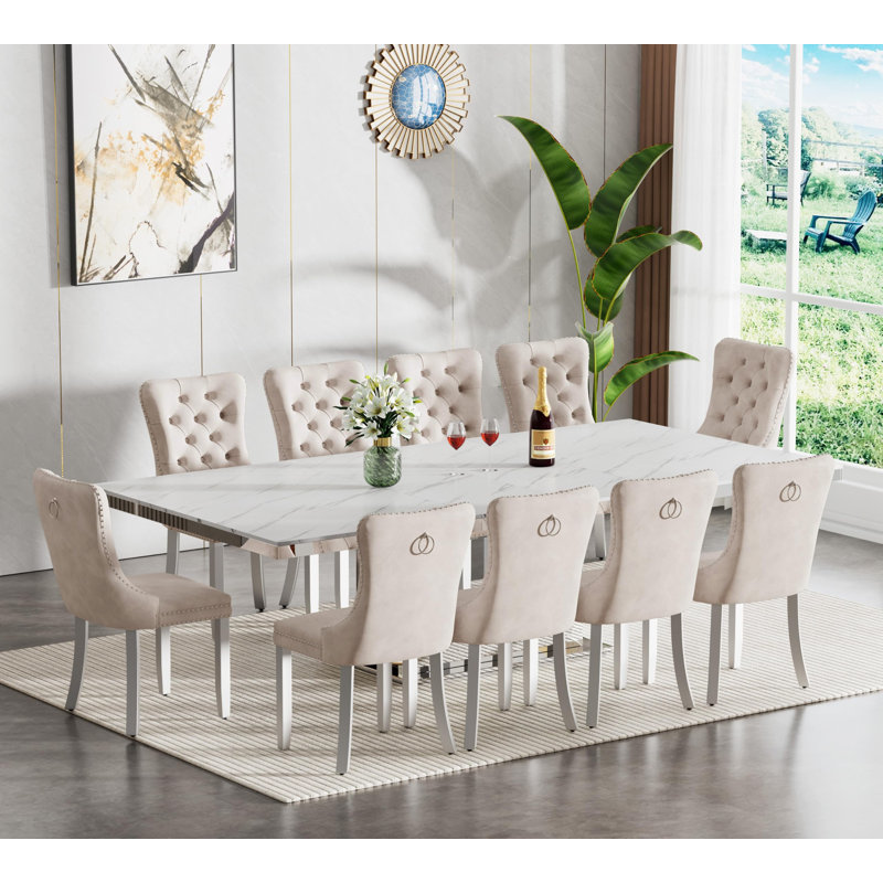 Ensemble de salle à manger extensible 11 pièces en faux marbre (63" à 95") avec 10 chaises rembourrées et grande table de cuisine extensible à piètement argenté miroir.