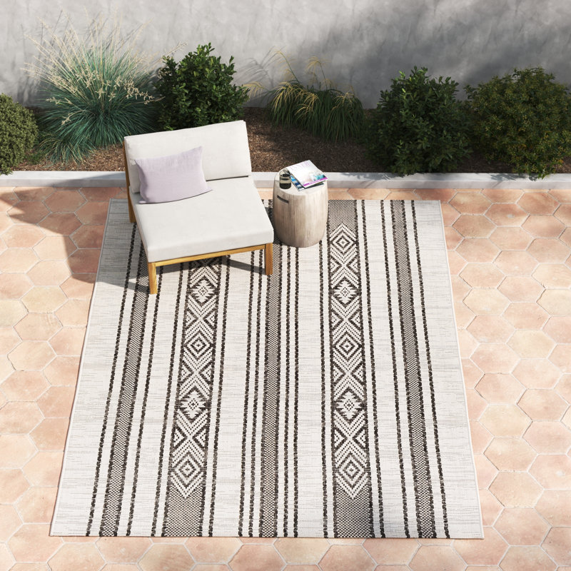 Morwen Indoor / Outdoor Rug, Rectangle 7'10" x 10'2"