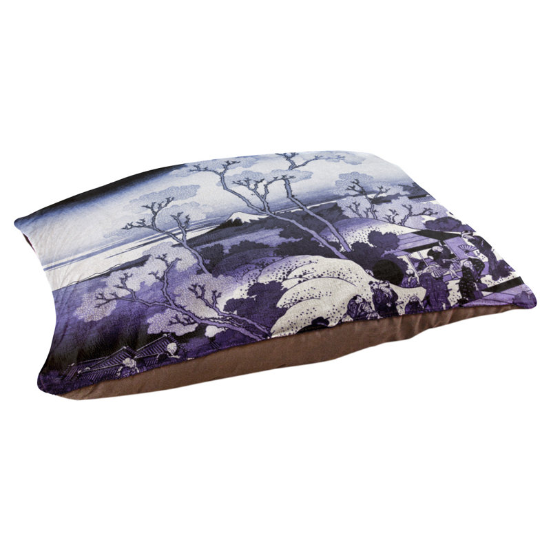 Coussin stylisé mountain fuji through the cerise Burkart, L 32,5 po x l 42,5 po, Bleu / mauve / brun foncé