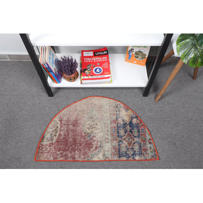 Petit tapis turc rétro vintage rouge idéal pour la salle de bain ou le vestibule