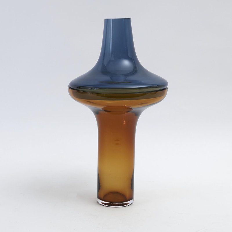 Vase bas ambre sur cobalt, H 16 po x l 9 po x P 9 po