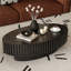 Table basse avec détails en relief artisanaux, piédestal ovale noir profond pour le salon
