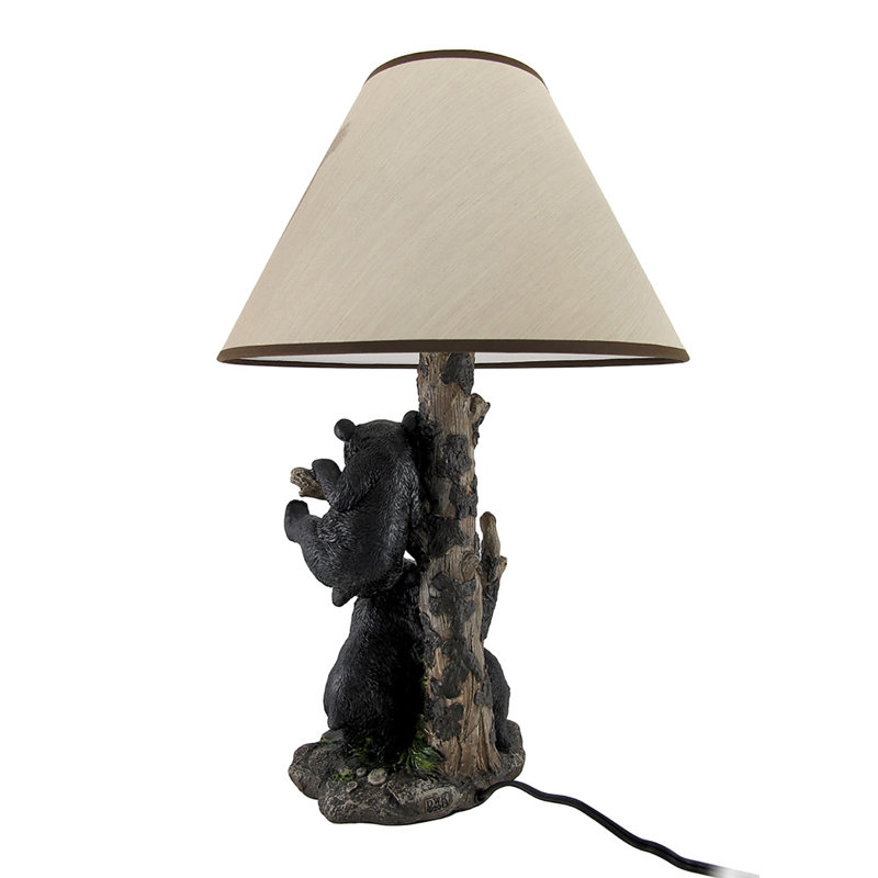 Lampe de table en polyrésine de la famille des ours noirs de l'Ouest Fortunato avec abat-jour en écorce d'arbre - hauteur de 20 po, abat-jour de 12 po, puissance maximale de 40 watts