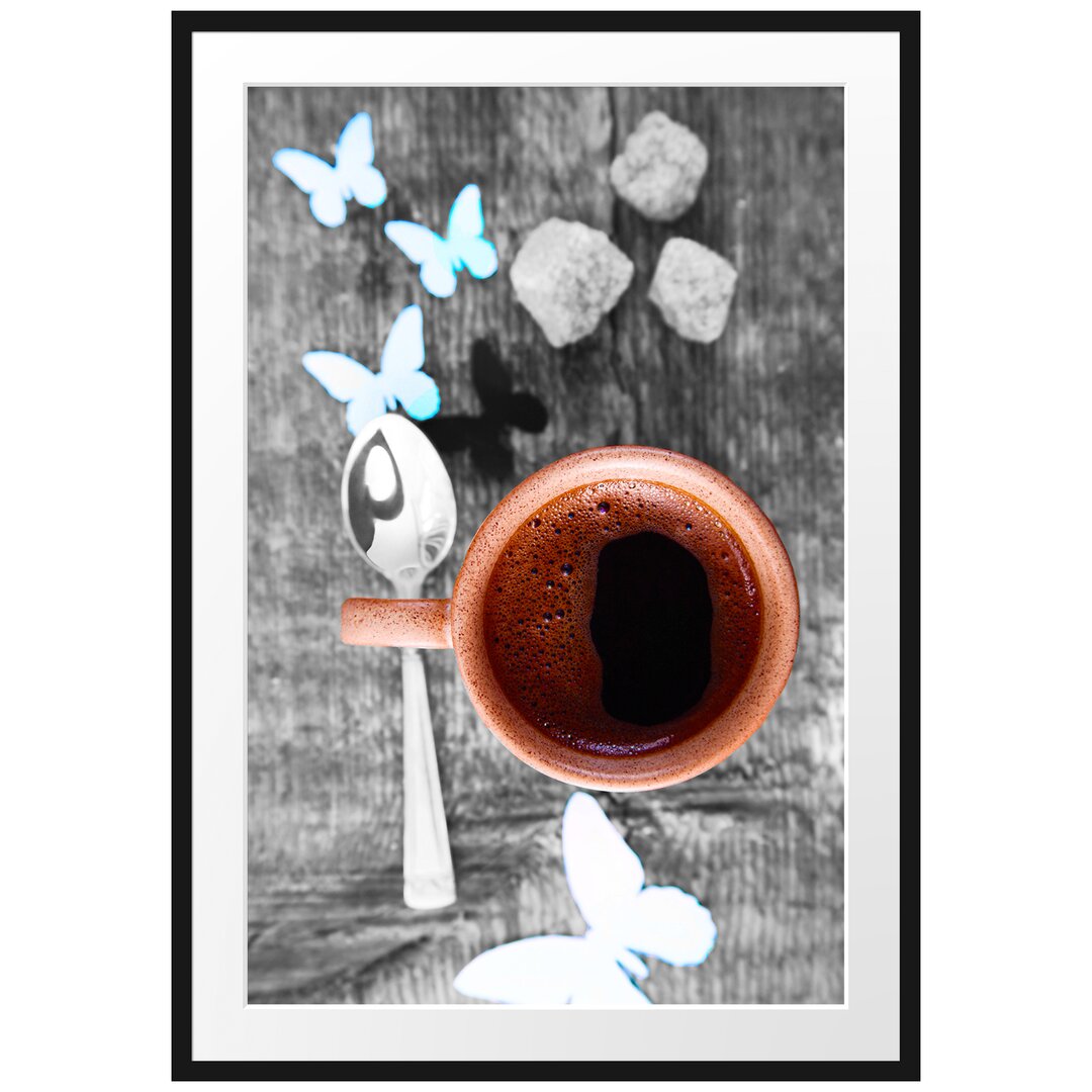 Gerahmtes Poster Kaffee mit Schmetterlingsdeko