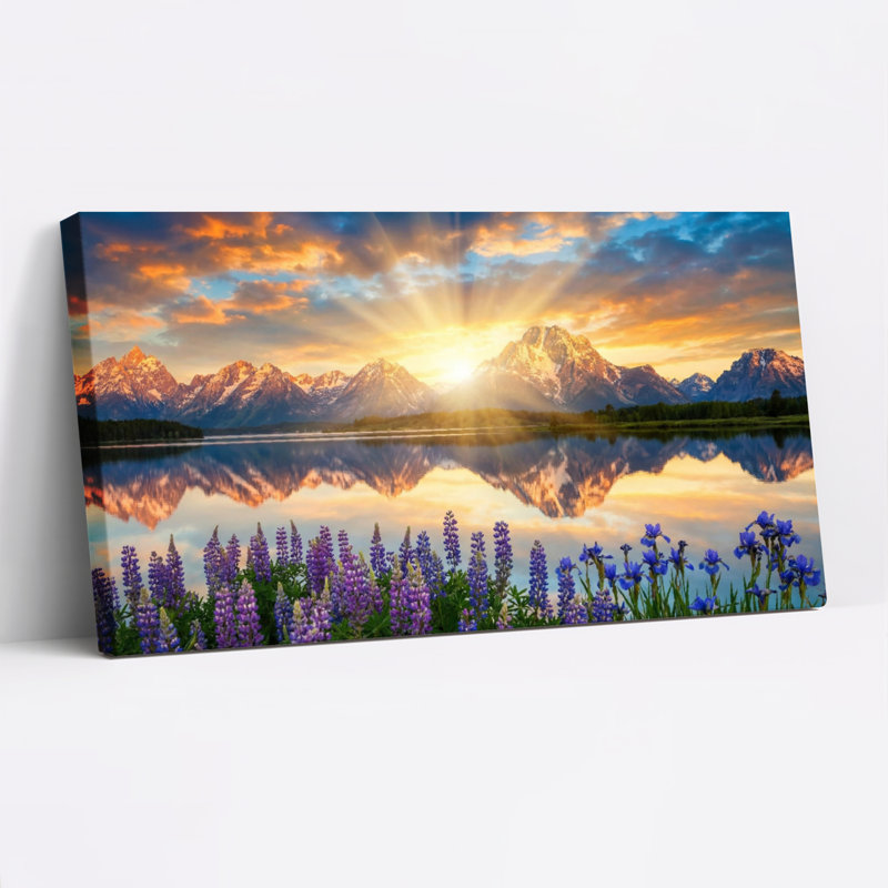 Tableau sur toile tendue représentant un coucher de soleil sur une montagne avec des fleurs violettes (lot de 1)