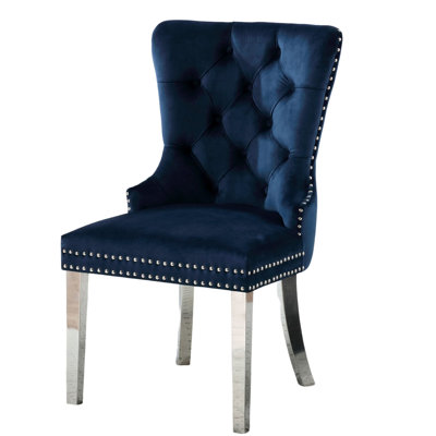 De 2 fauteuils à oreilles en flanelle bleue - bouton avec pieds et garniture décorative couleur (2) capitonnée brillante