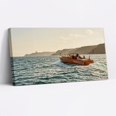 Art classique sur toile, bateau à moteur classique en bois près des falaises côtières