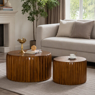 Ensemble de 2 tables basses rondes cannelées - Table gigogne en bois massif et panneau de fibres à densité moyenne (26,77 "/ 19,69"), table basse moderne en bois de style Mid-Century pour le salon / appartement