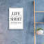  «Life Is Short» par Fiona Stokes-Gilbert, art mural en verre acrylique-441362040