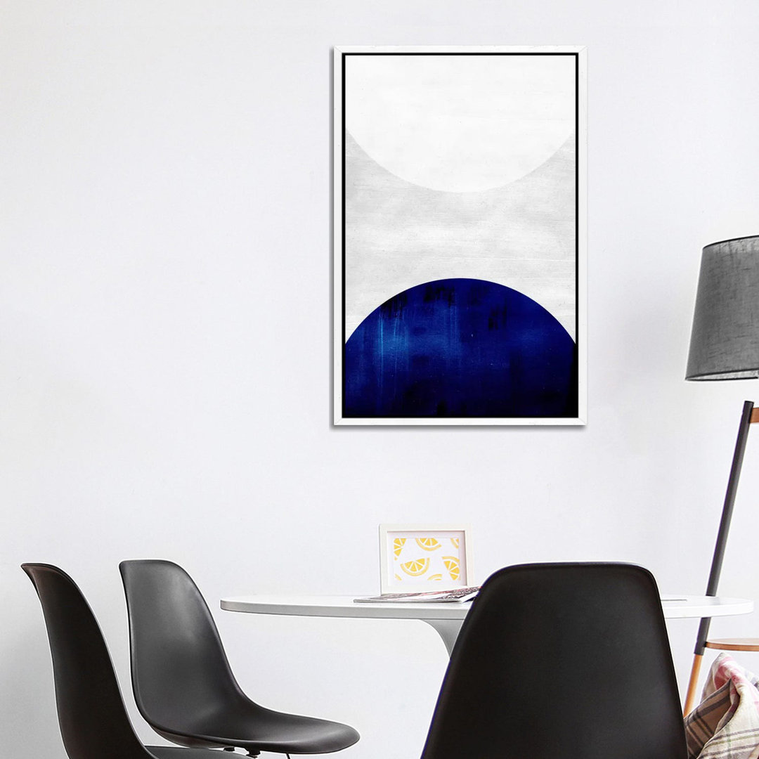 White & Cobalt von LEEMO - Galerie-verpackte Leinwand Giclée auf Leinwand