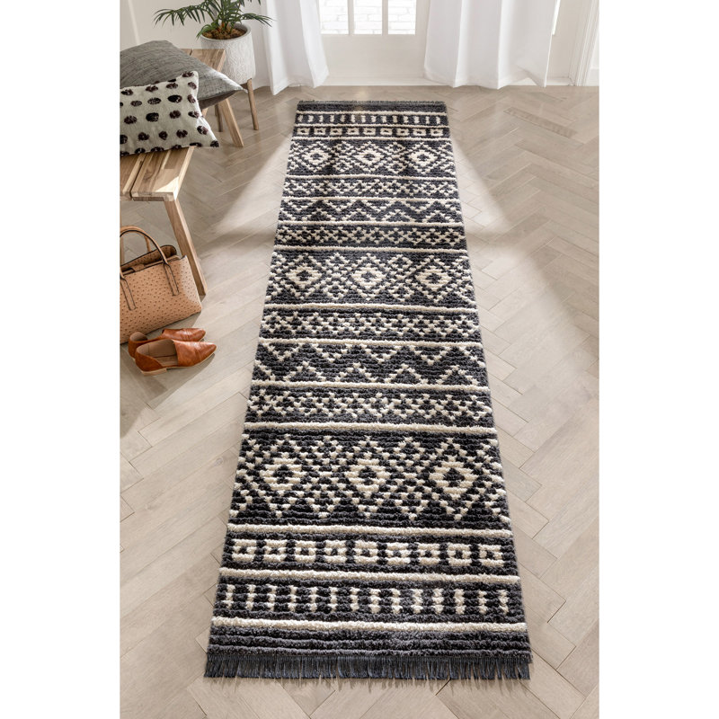 Tapis noir / blanc Marzana Tribal, Tapis de couloir 2 pi 7 po x 9 pi 10 po