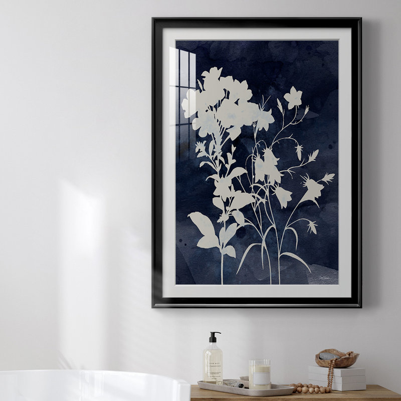 Reproduction encadrée de qualité supérieure Indigo Botanical II - prêt à être accroché, H 42,5 po x l 30,5 po x P 1 po, Noir