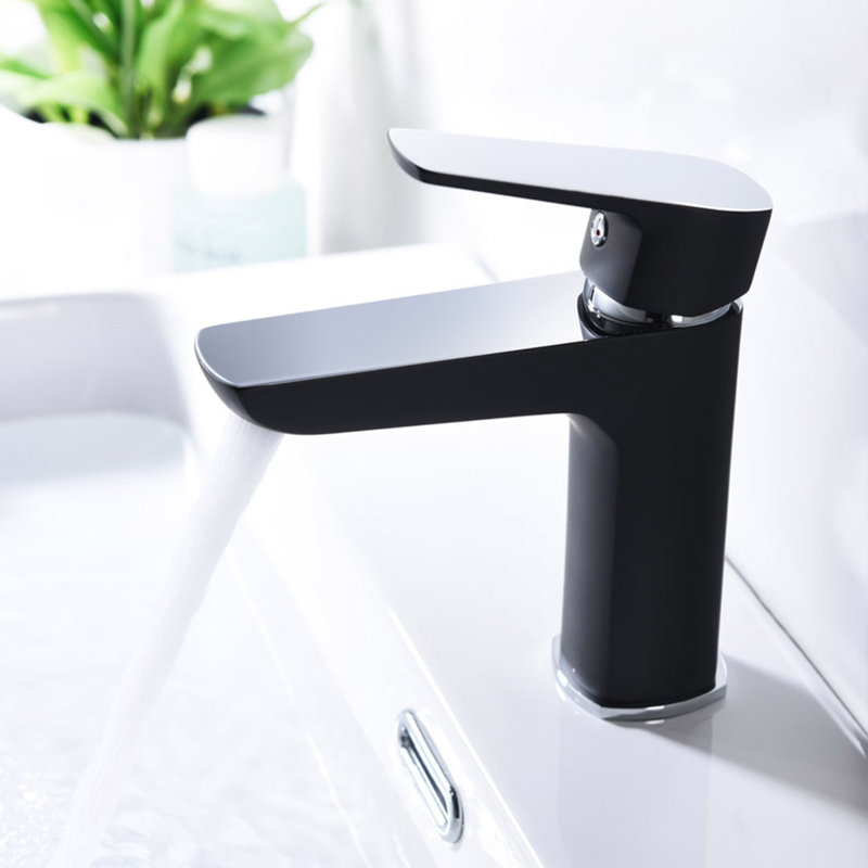 Single-Hole Single-handle Bathroom Faucet, Black/Chrome