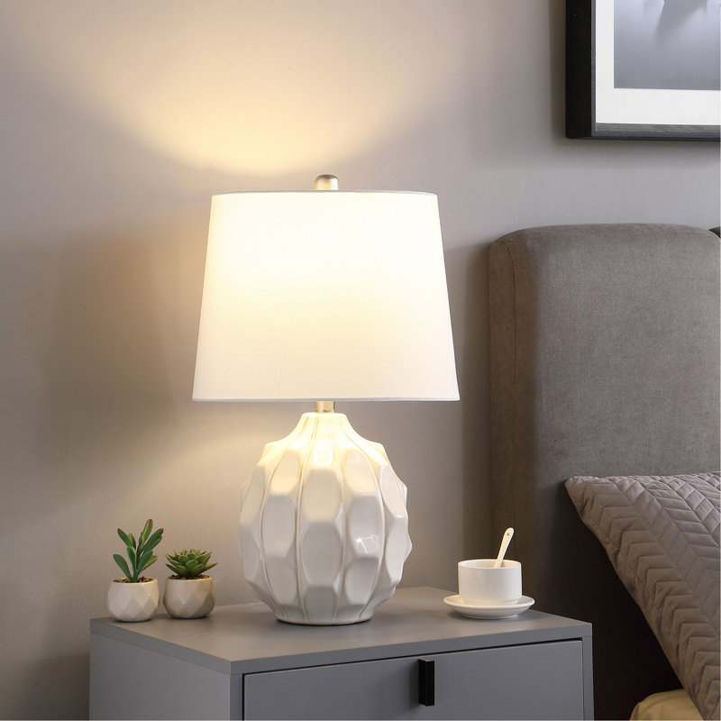 Lampe de table cascade festonnée 21,75 po en bord de mer crème / taupe