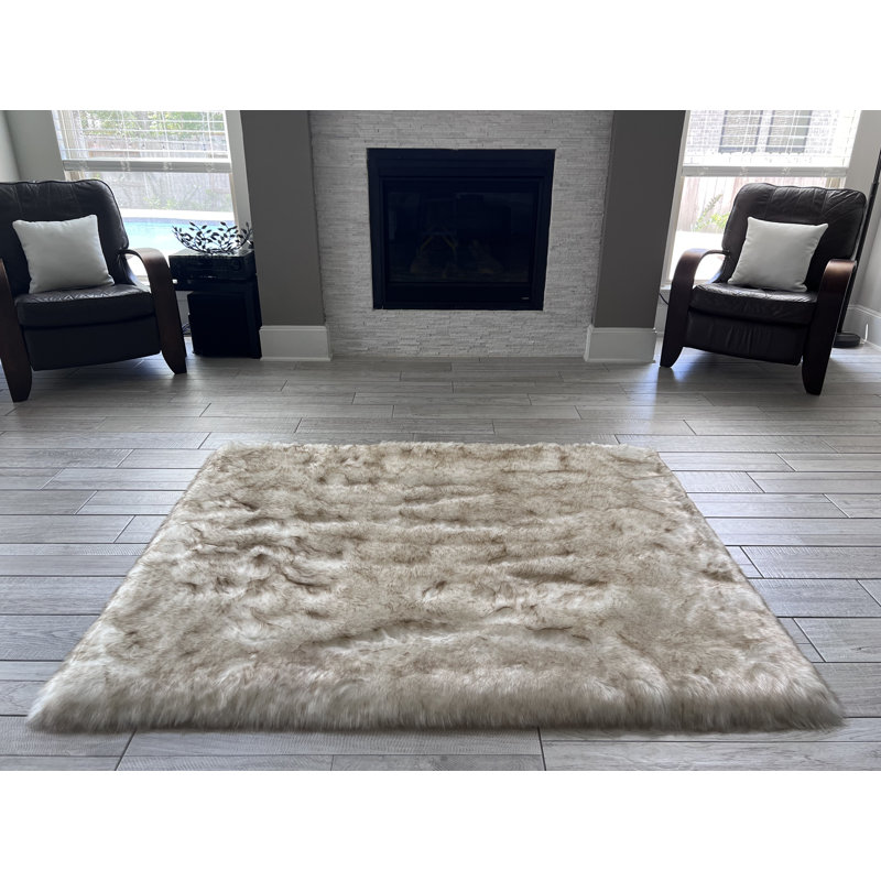 Mar Vista Faux Sheepskin Indoor Rug, Square 6'6"