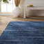 Tapis rayé bleu marine tissé à la main Caron-69380042
