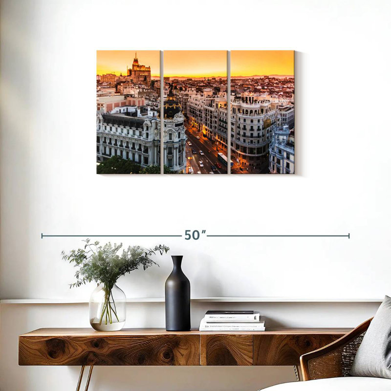Nicci Gran Via, rue commerciale, H 20 po x l 33 po