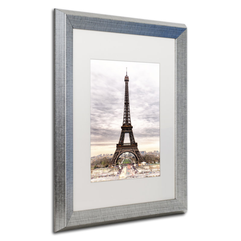 « the eiffel tour eiffel », reproduction de photo sur toile encadrée, H 14 po x l 11 po x P 0,5 po, Blanc