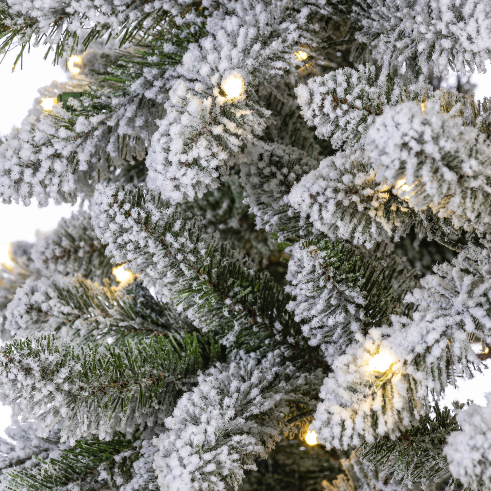 Gursimran Lighted Artificial Pine Christmas Tree, 6'