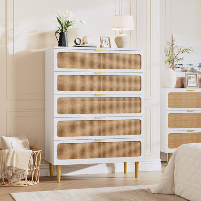 Commode haute 5 tiroirs en rotin - Commode en bois moderne avec tiroirs de rangement profonds et larges - Armoire d'entrée et de chambre à coucher polyvalente - Organisateur Boho pour chambre de bébé, salon, garde-robe - armoire blanche