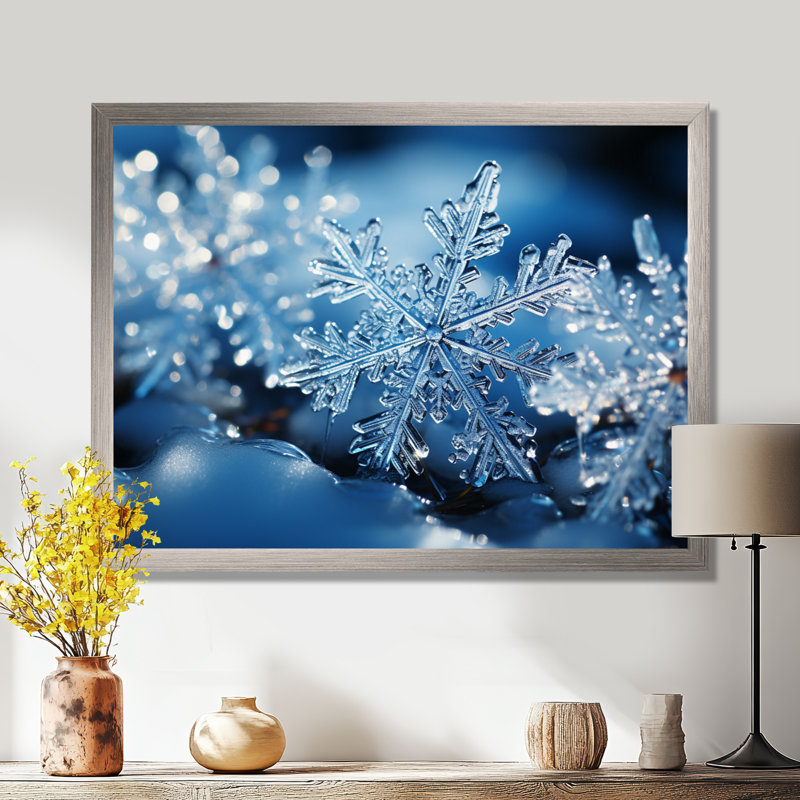 «Glimmering Snowflakes II - Winter Landscape», art encadré, H 16 po x l 32 po x P 1 po, Cadre flottant brun
