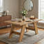Table de salle à manger rectangulaire en bois aggloméré de 71 po x 31,5 po d'épaisseur avec pieds en bois à double panneau incliné vers l'extérieur. Table de salle à manger moderne pour un usage domestique. Accueille 6 à 8 personnes, polyvalent pour de multiples cas de figure.-130498398
