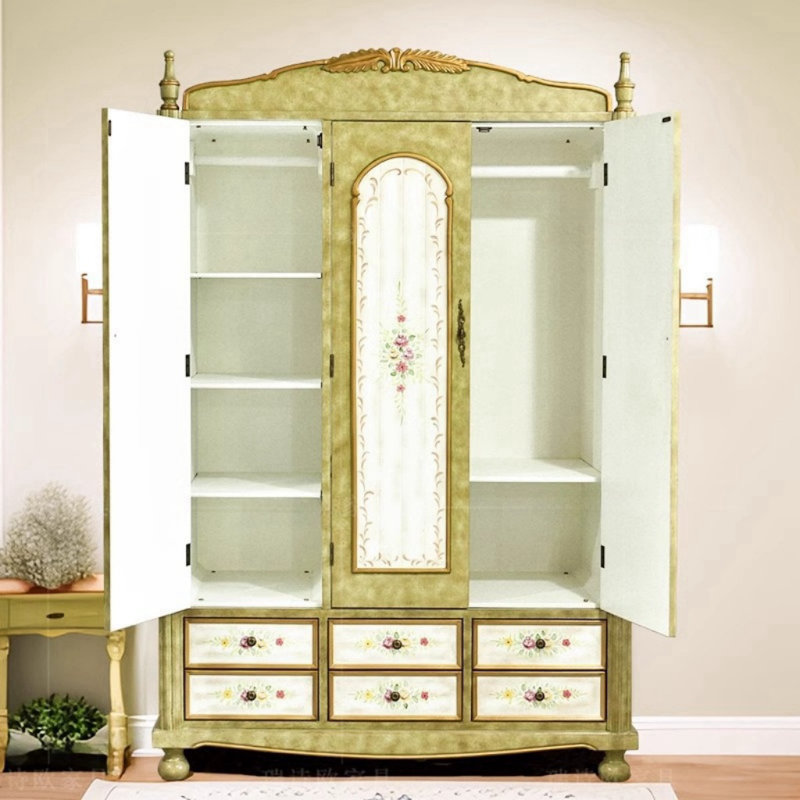 Armoire pastorale rétro